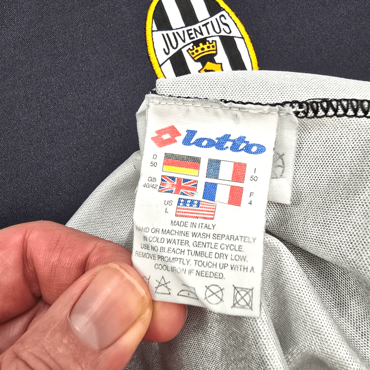 2001/02 Juventus Away Football Shirt (L) Lotto (European)