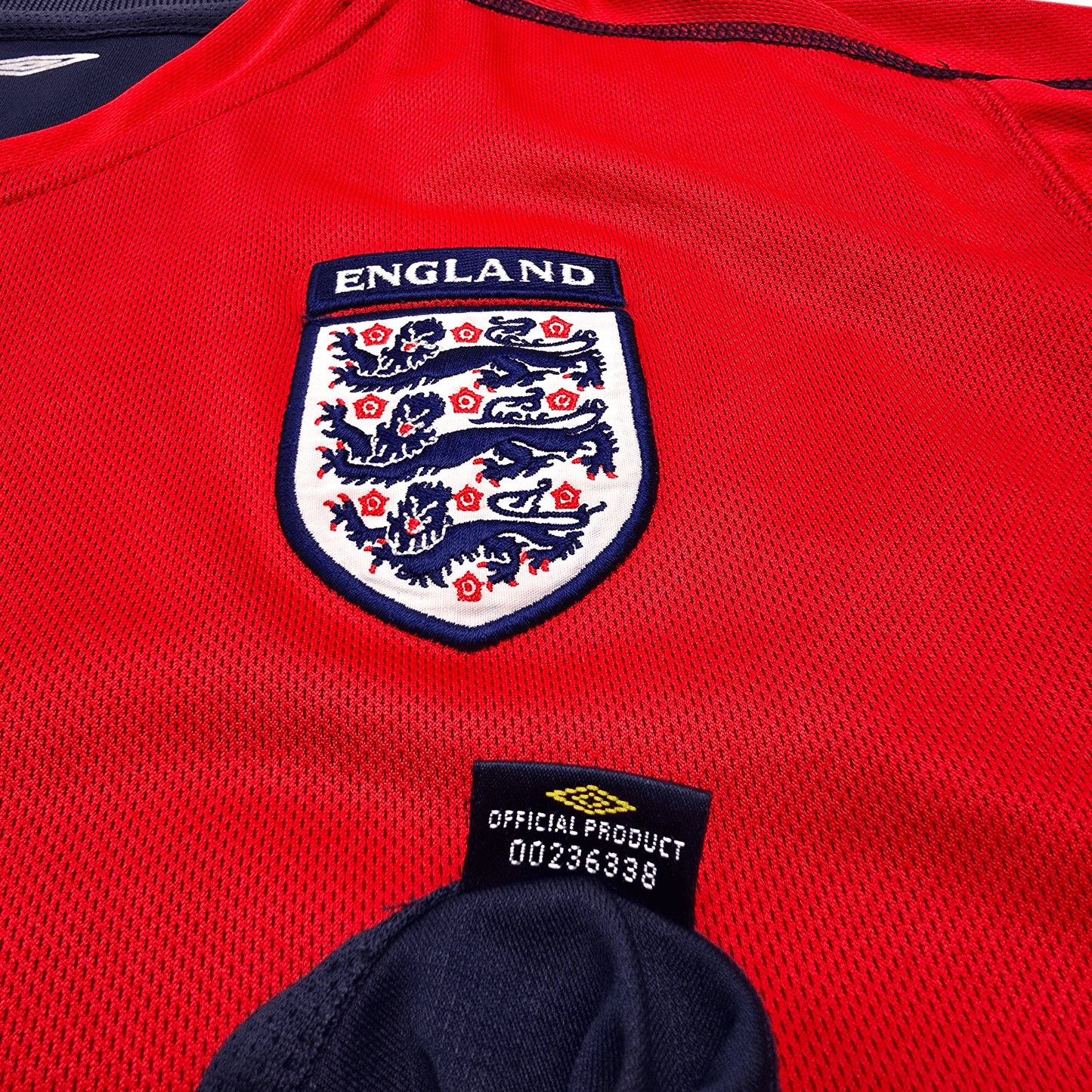 2002/04 England Away Football Shirt (L) Umbro
