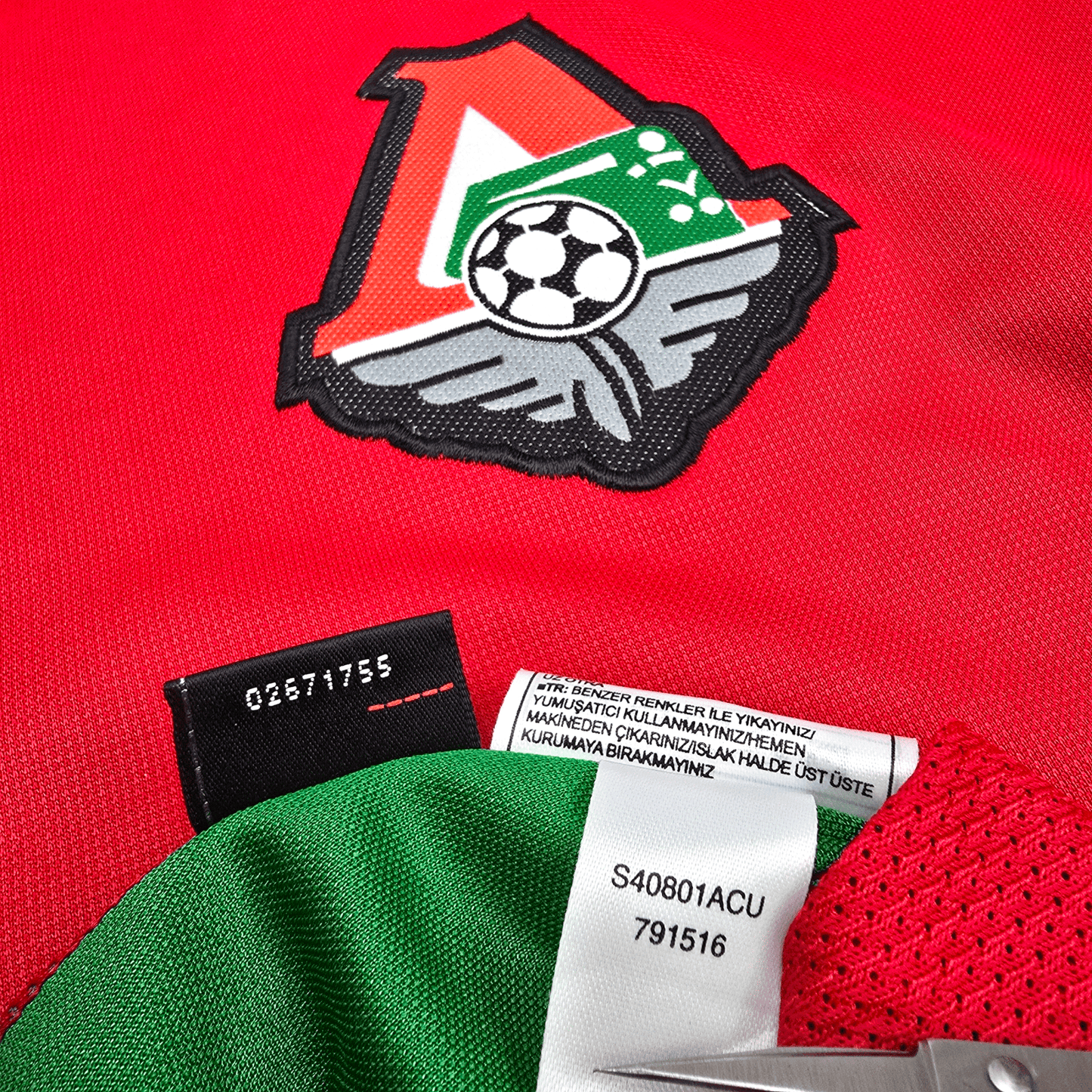 2003/04 Lokomotiv Moscow Home Football Shirt (L) Nike