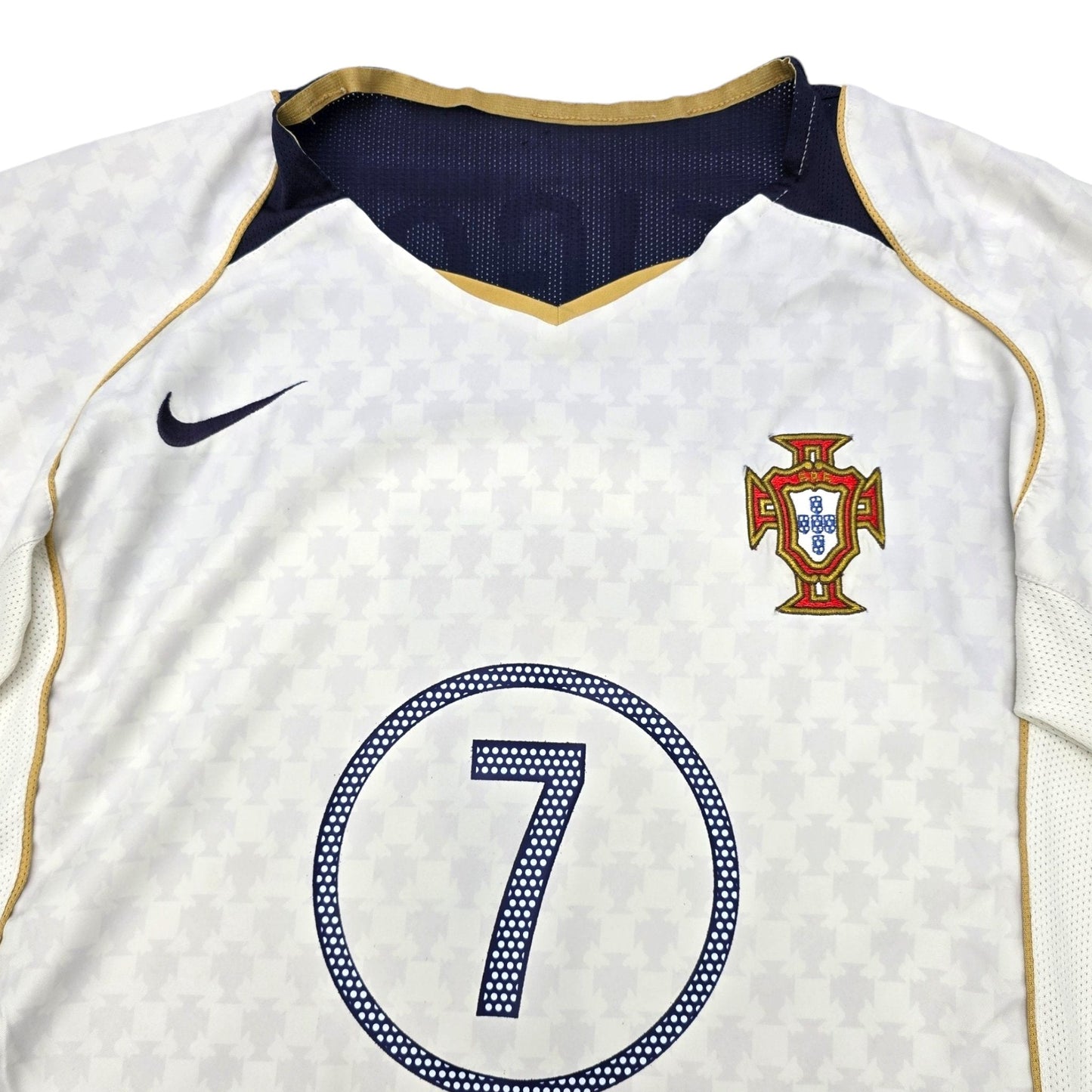 2004/06 Portugal Away Football Shirt (M) Nike #7 Figo