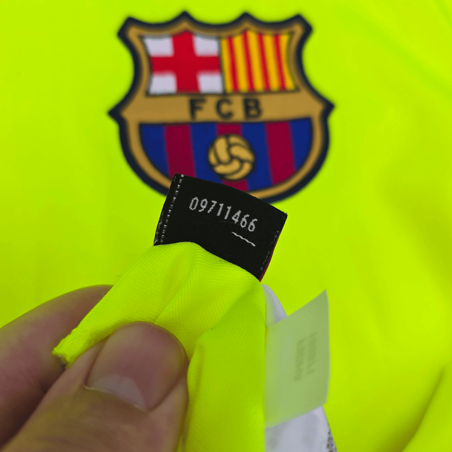 2005/06 Barcelona Away Football Shirt (L) Nike #10 Ronaldinho
