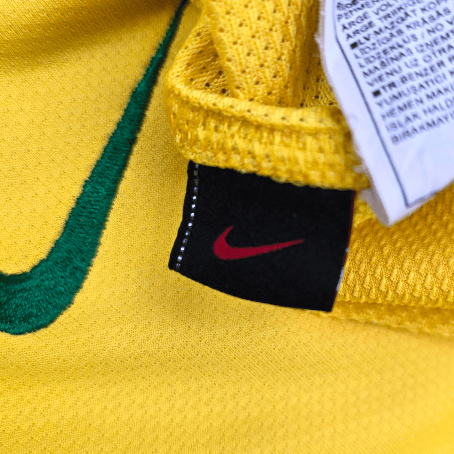 2006/07 Brazil Home Football Shirt (M) Nike #7 Adriano