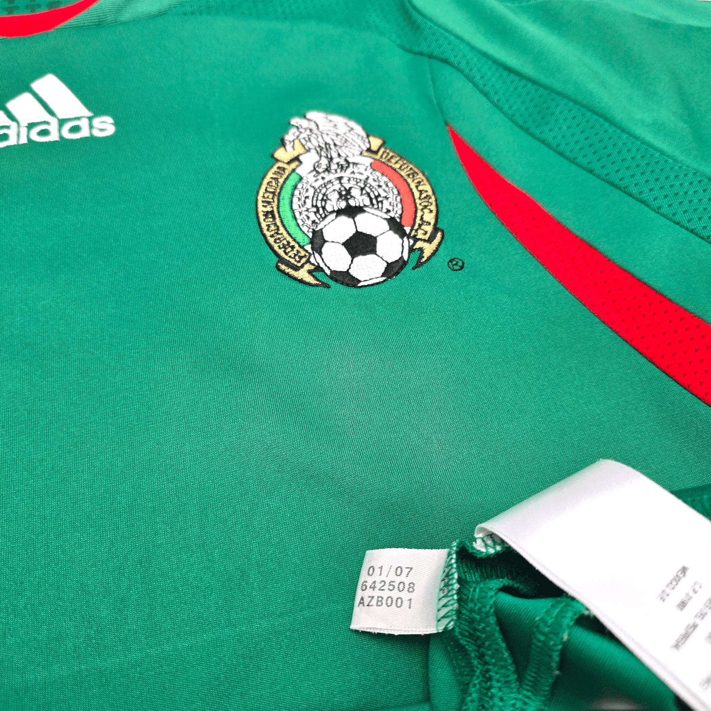 2007/08 Mexico Home Football Shirt (M) Adidas #11 C.Vela