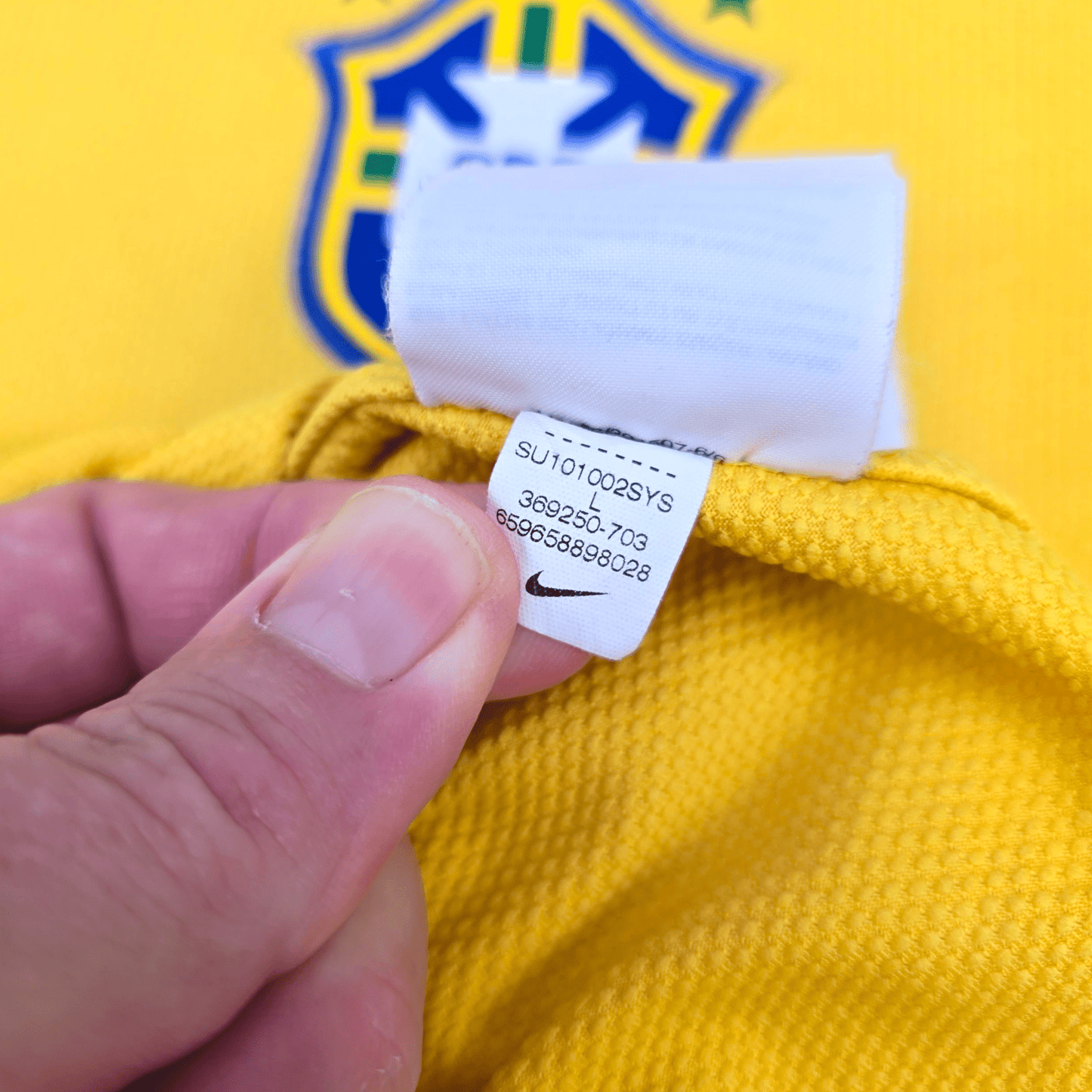 2010/11 Brazil Home Football Shirt (L) Nike #10 Kaka