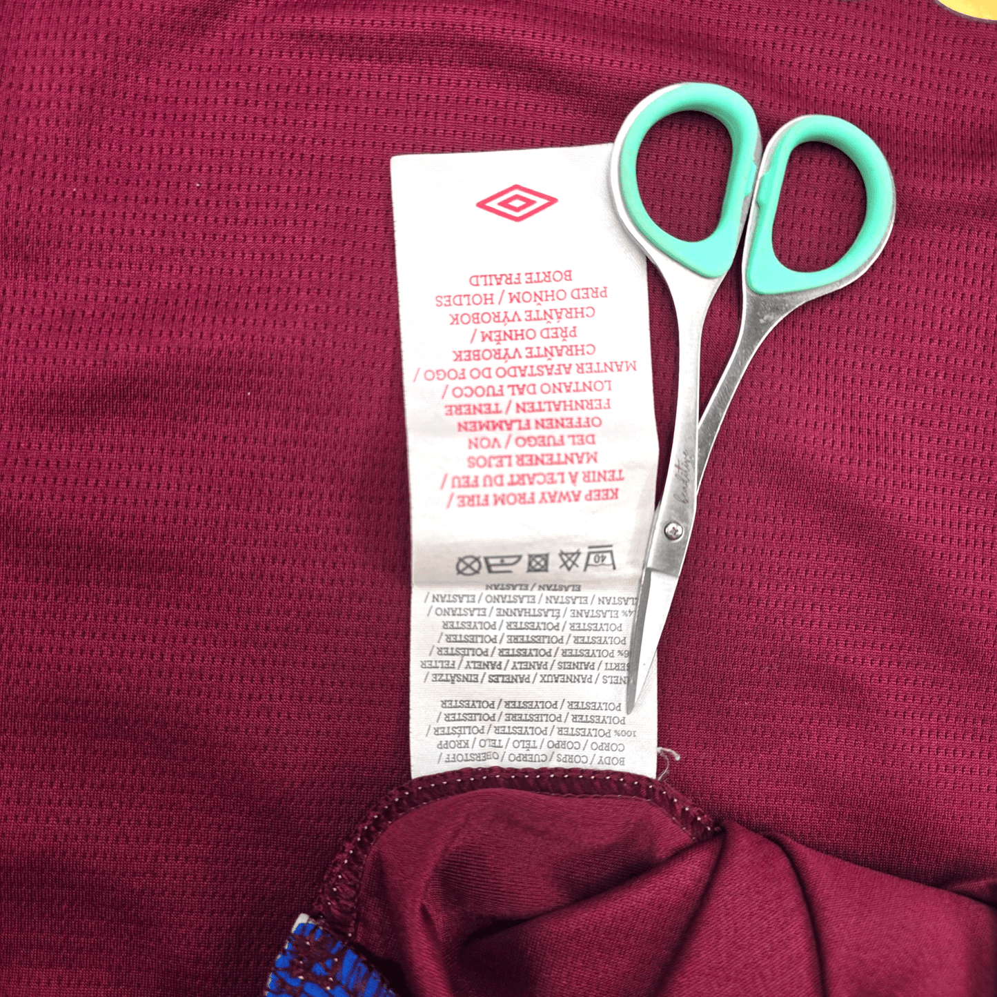 2011/12 Linfield Away Football Shirt (L) Umbro