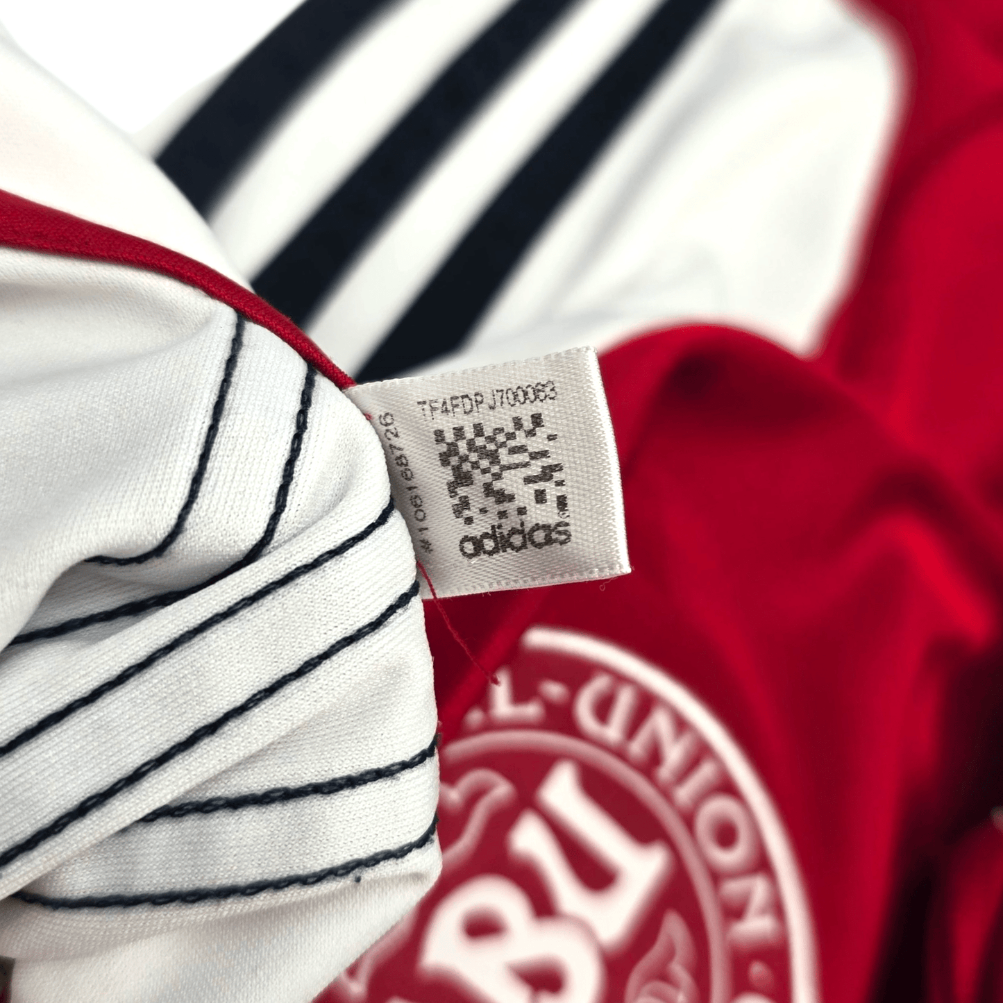 2012/13 Denmark Home Football Shirt (XL) Adidas #8 Eriksen