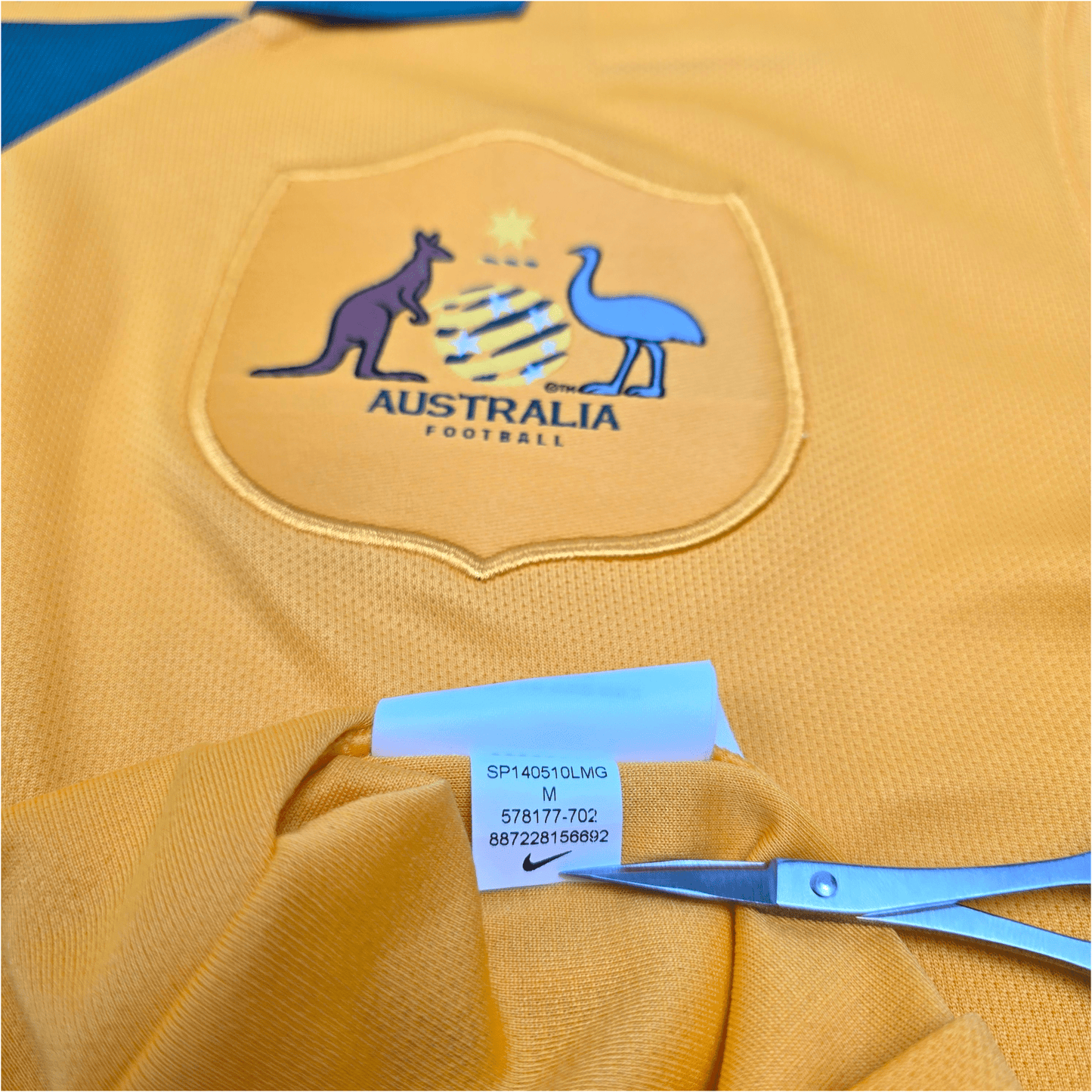 2014/15 Australia Home Football Shirt (M) Nike #4 Cahill