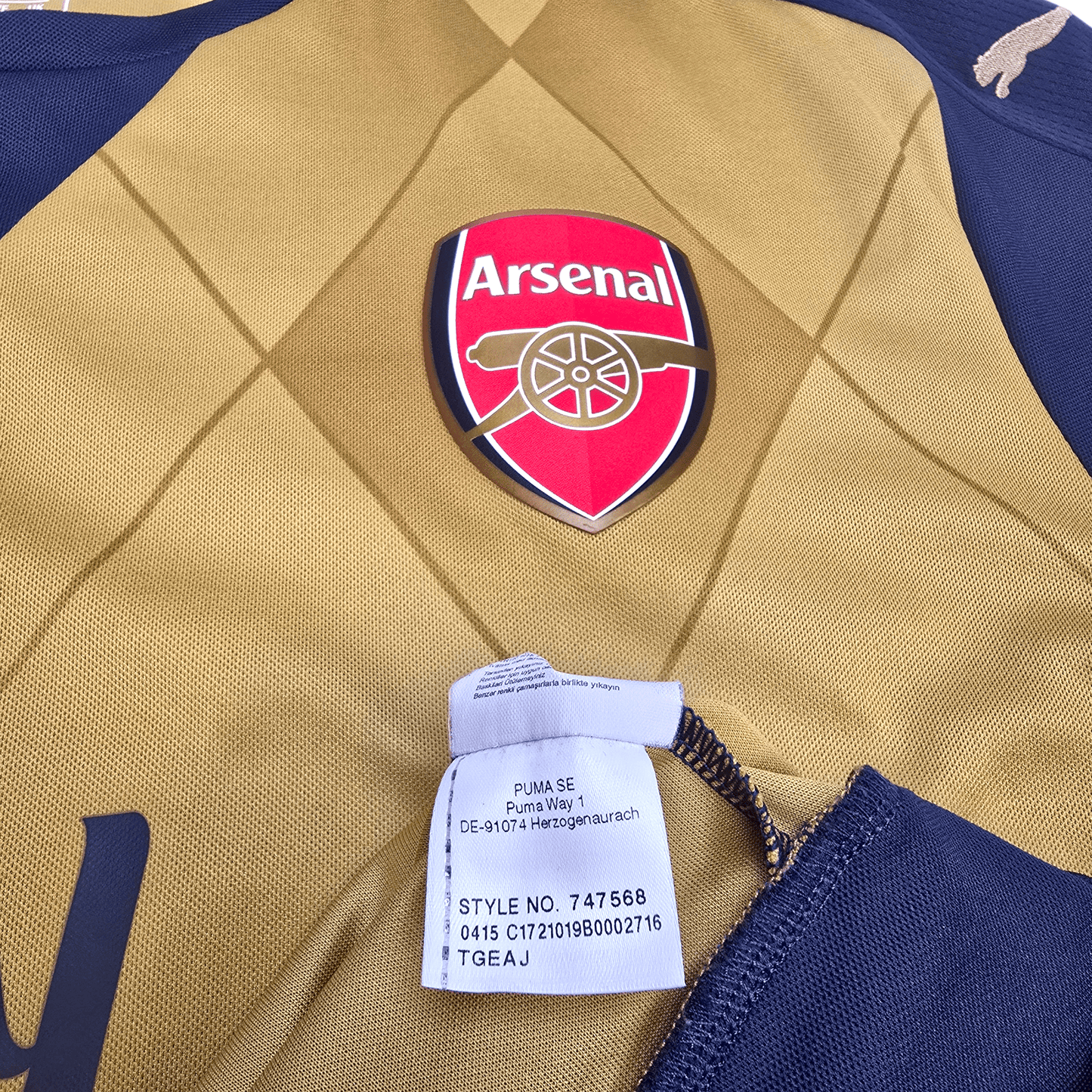 2015/16 Arsenal Away Football Shirt (L) Puma #8 Arteta
