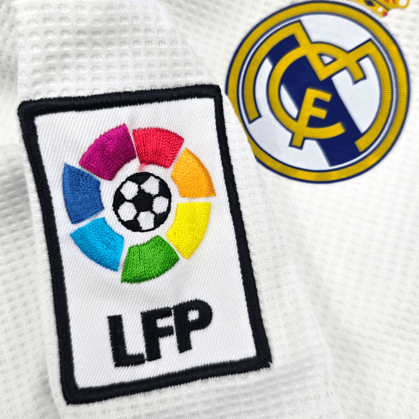 2015/16 Real Madrid Home Football Shirt (L) Adidas #7 Ronaldo