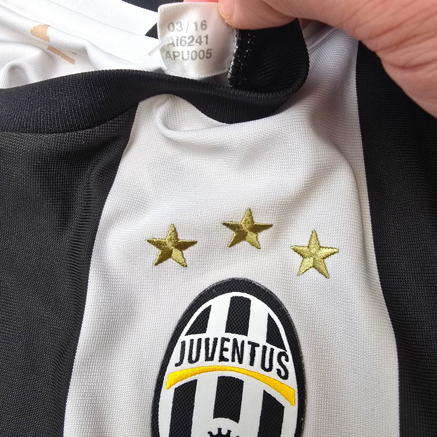 2016/17 Juventus Home Football Shirt (S) Adidas #9 Higuain