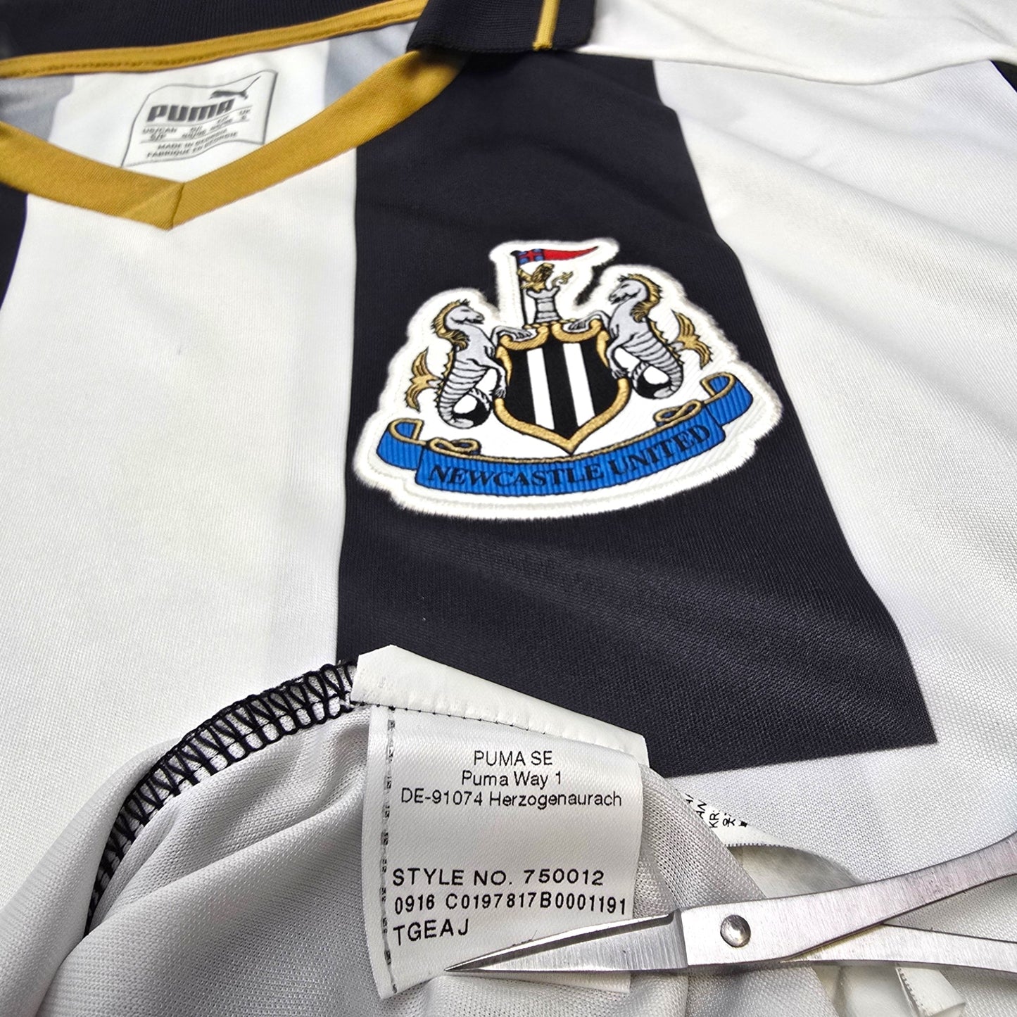 2016/17 Newcastle United Home Football Shirt (S) Puma