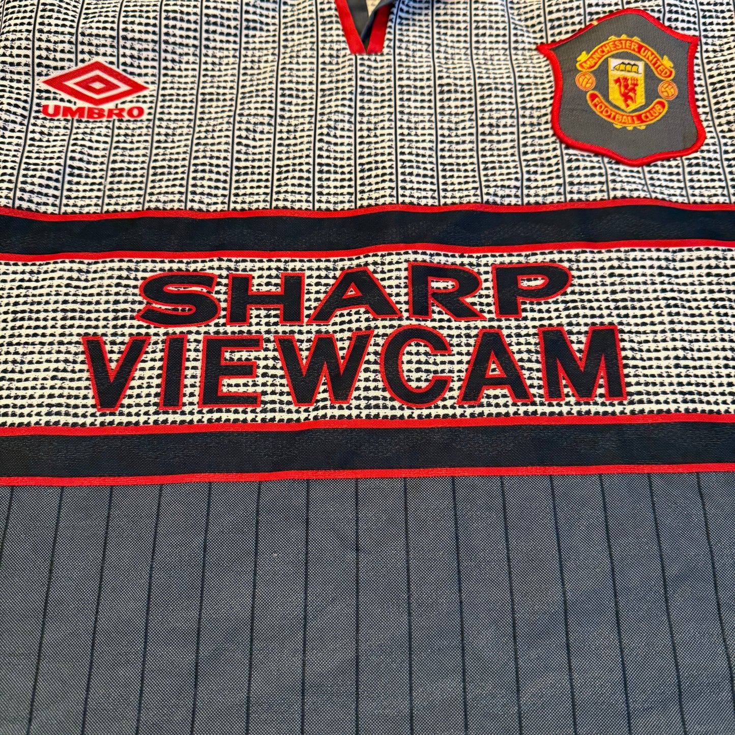 Manchester United 1995/1996 Away Shirt - Large
