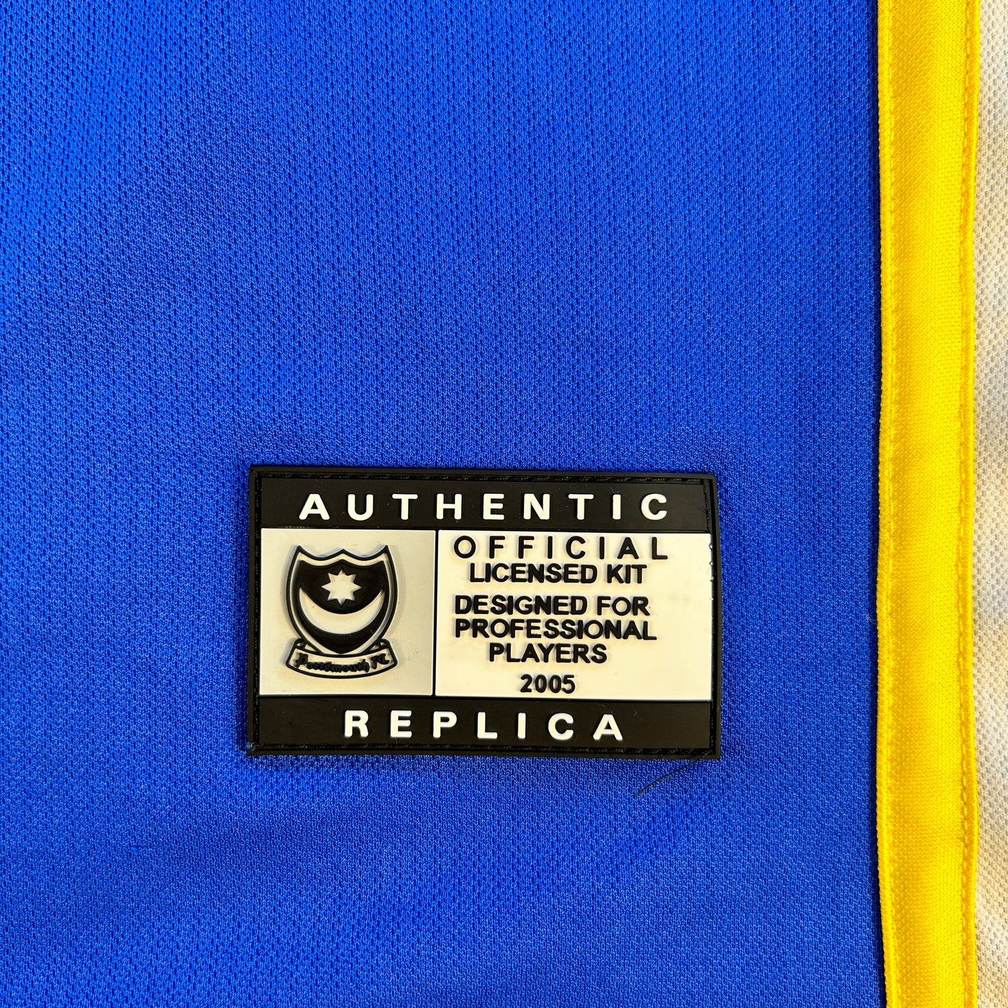 Portsmouth 2005/2006 Home Shirt - XL