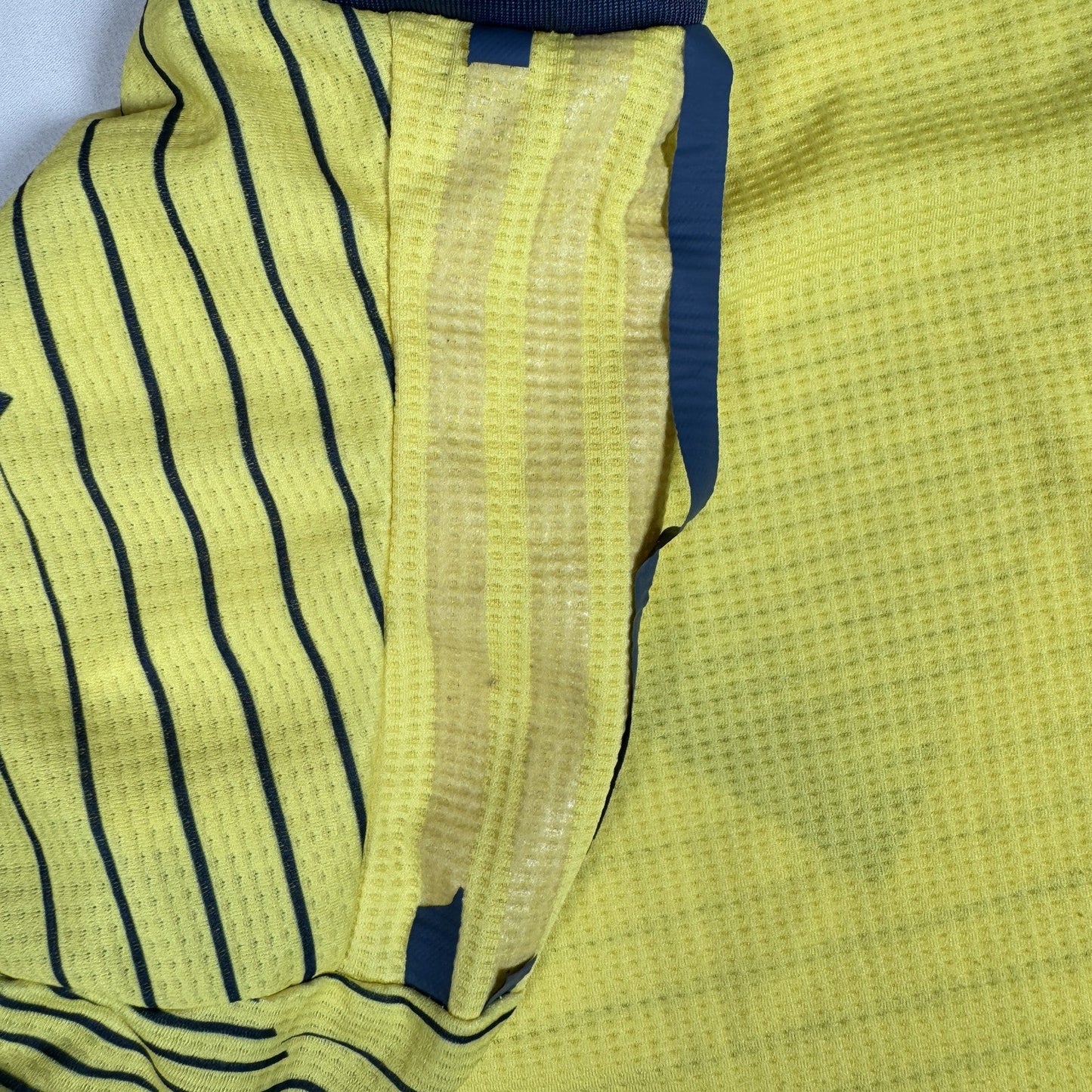 Colombia 2019/2020 Home Player Spec Football Shirt Medium