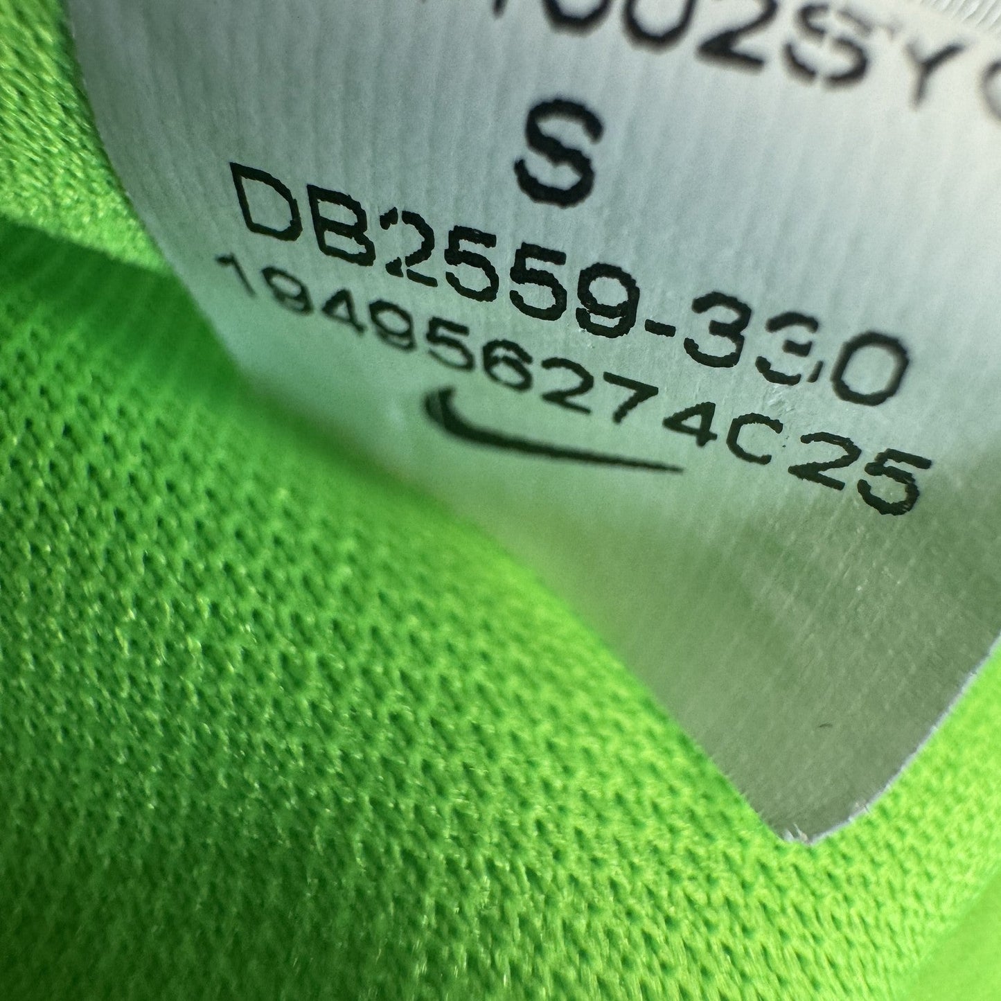 A.BECKER 1 Liverpool 2021/2022 Goalkeeper Football Shirt Small