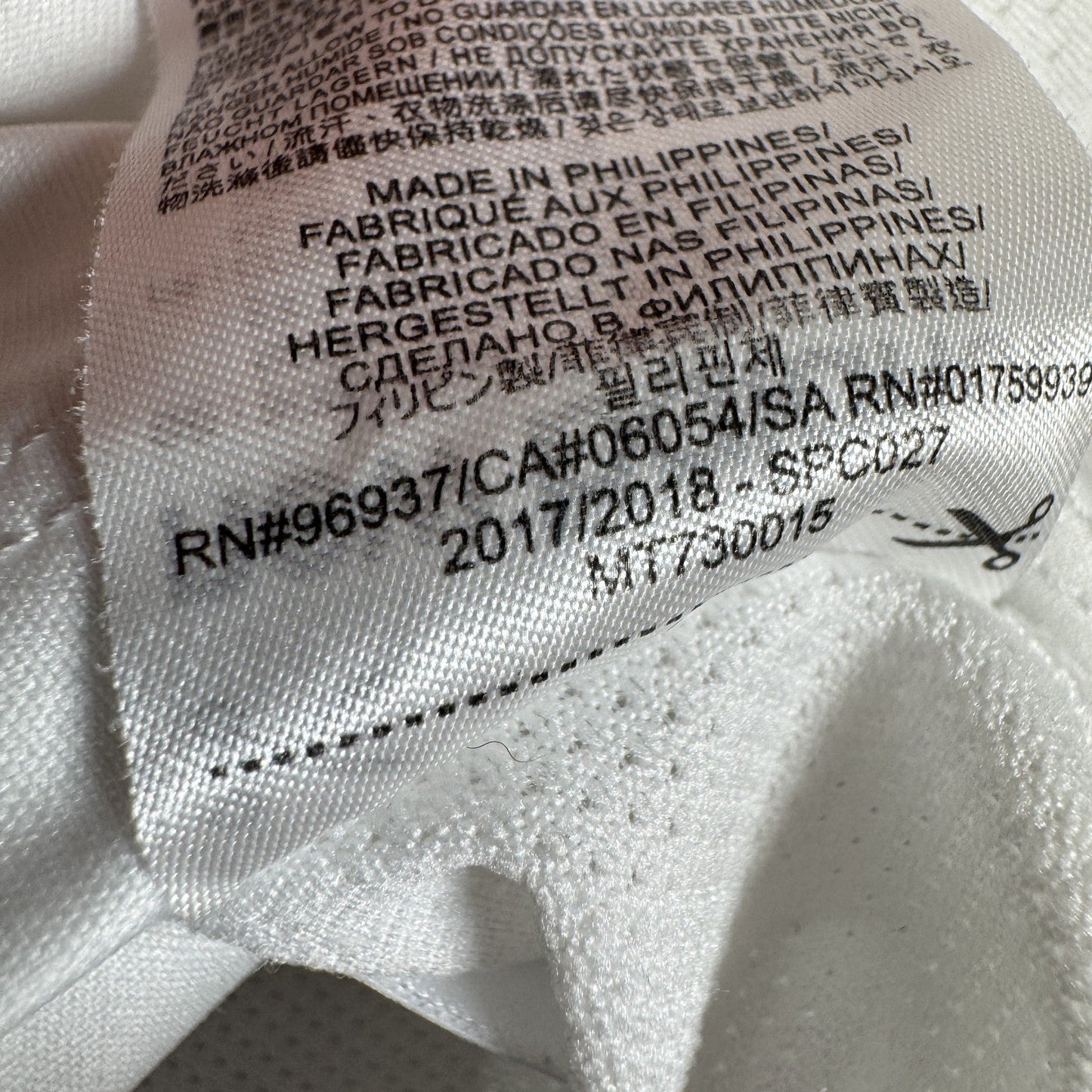 Liverpool 2017/2018 Away Football Shirt Small