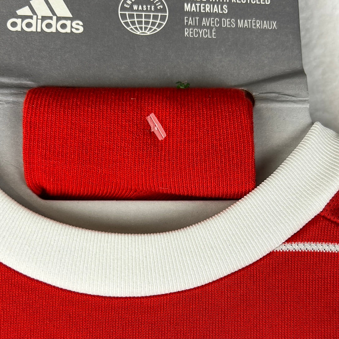 Bayern Munich 2022-2023 Home Shirt, Shorts & Socks - 3-4 years - BNWT