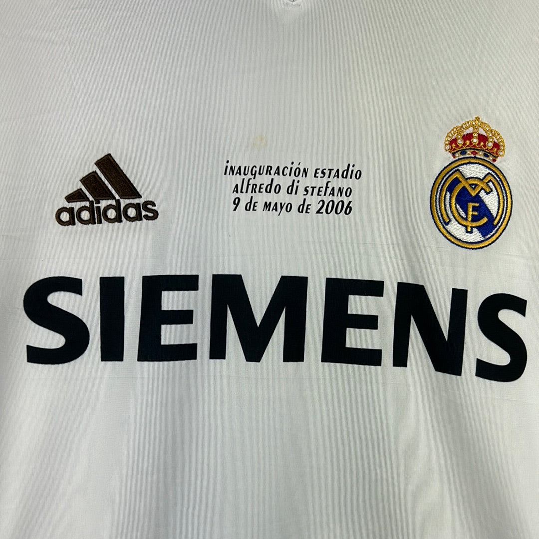 Real Madrid 2004/2005 Player Issue Home Shirt - Cicinho 11 - Di Stefano Stadium