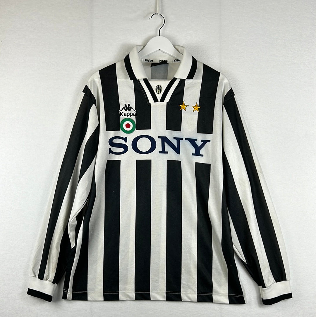 Juventus 1995/1996 long sleeve home shirt
