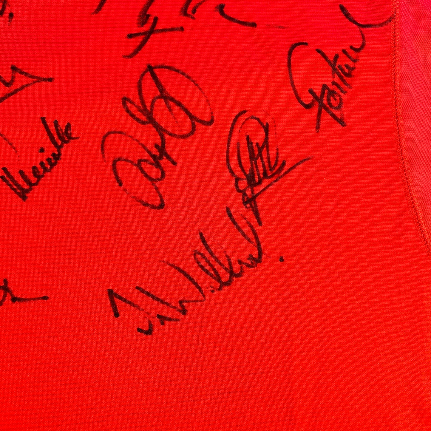 Manchester United 2000-2001 Squad Signed Home Shirt