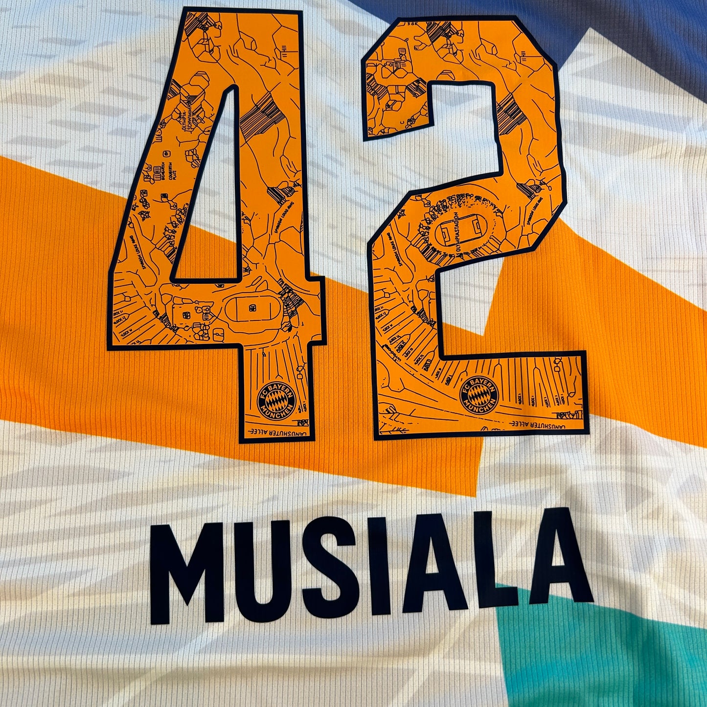 Bayern Munich 2022/2023 Fourth Shirt - Musiala 42 - Medium