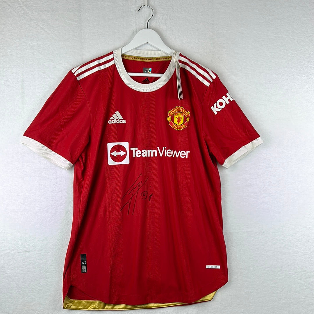 Manchester United 2021/2022 Player Size 7 Home Shirt - Cavani - MUFC COA