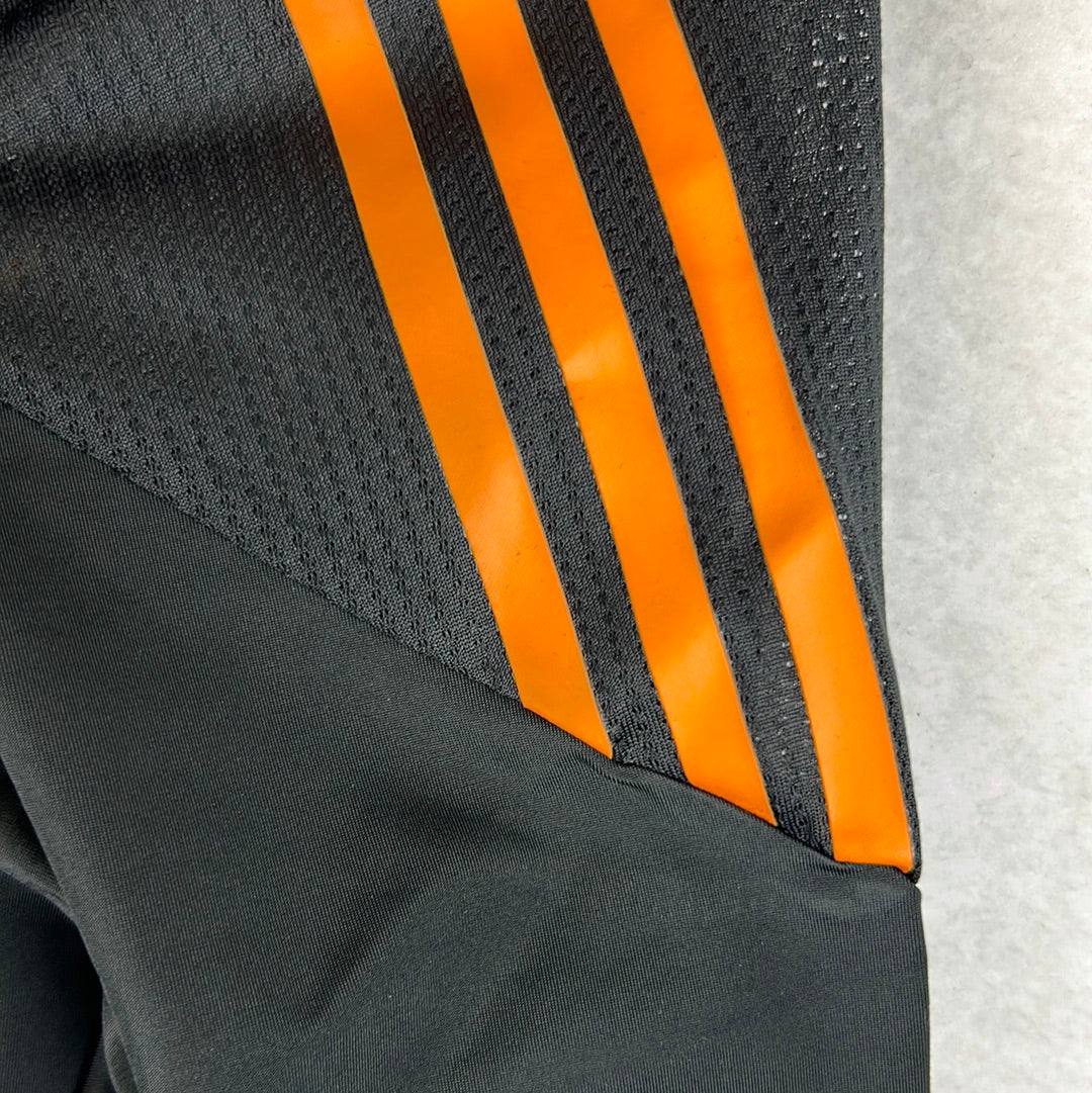 Chelsea 2010/2011 Player Issue Away Shirt - Drogba 11