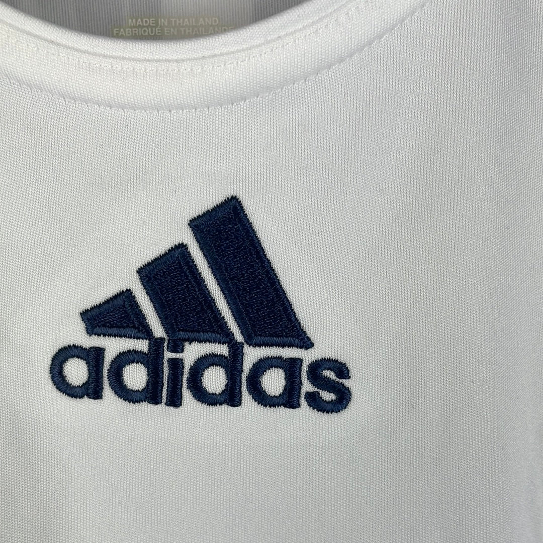 Fully embroidered dark blue Adidas logo