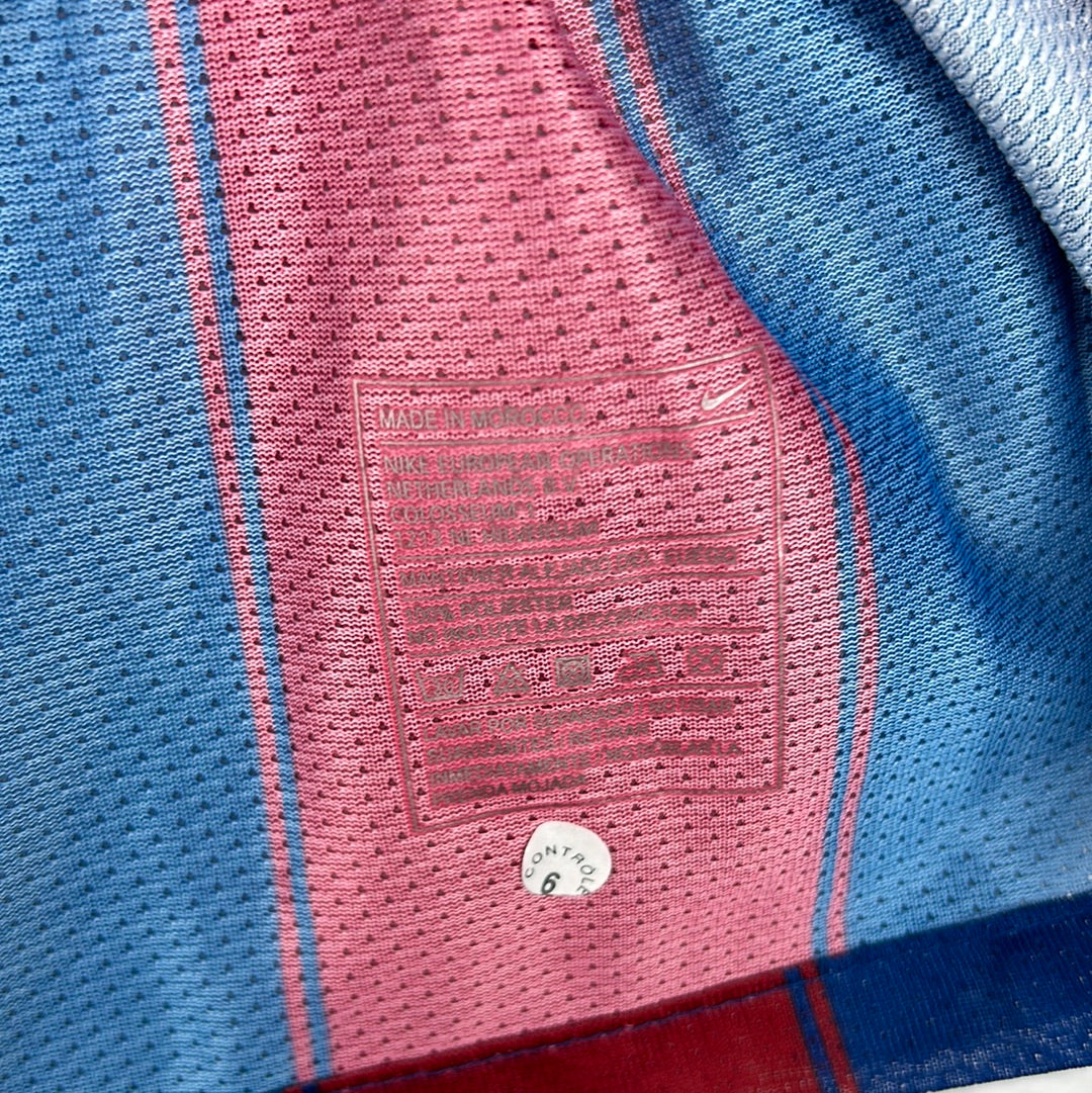 Barcelona 2009/2010 Player Issue Home Shirt - Milito 19