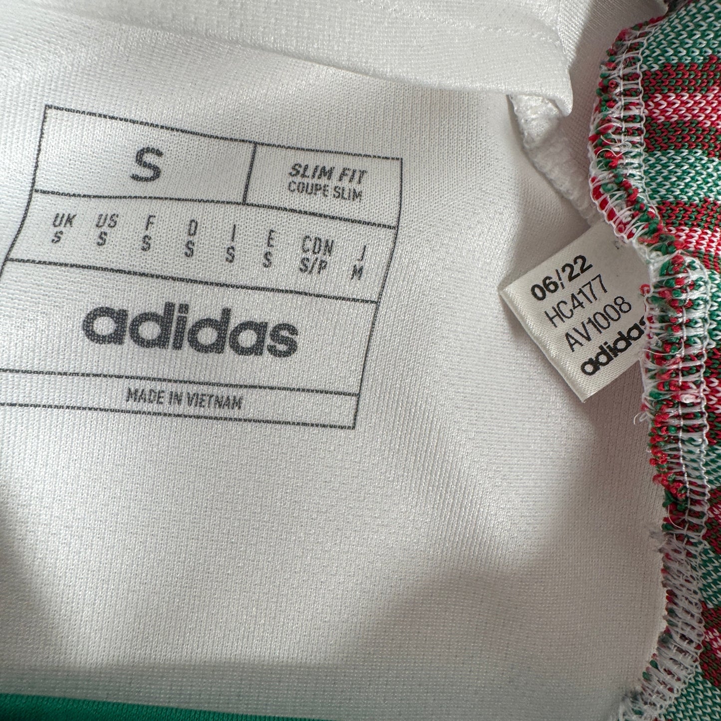 Wales 2022/2023/2024 Away Shirt Small