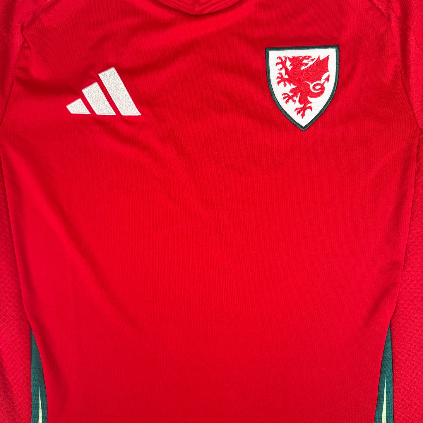 Wales 2024/2025 Home Football Shirt Medium
