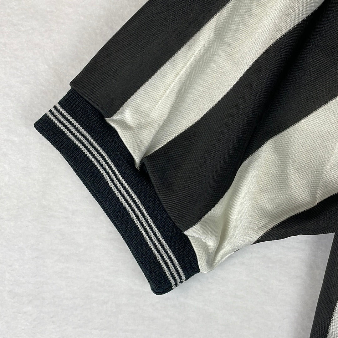 Left sleeve cuff