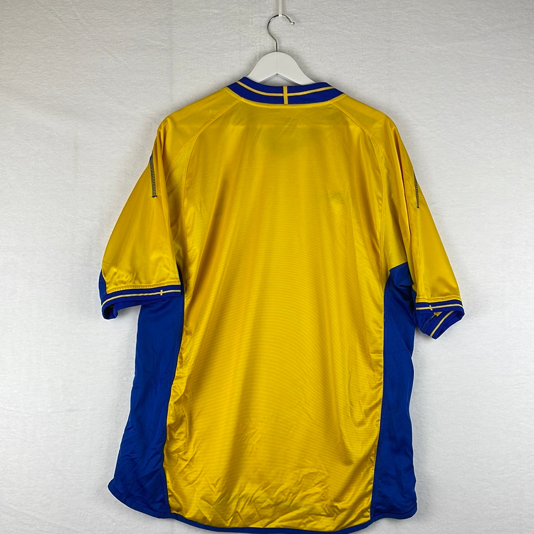 Sweden 2002 Home Shirt - Extra Large - Excellent Condition - Vintage Umbro