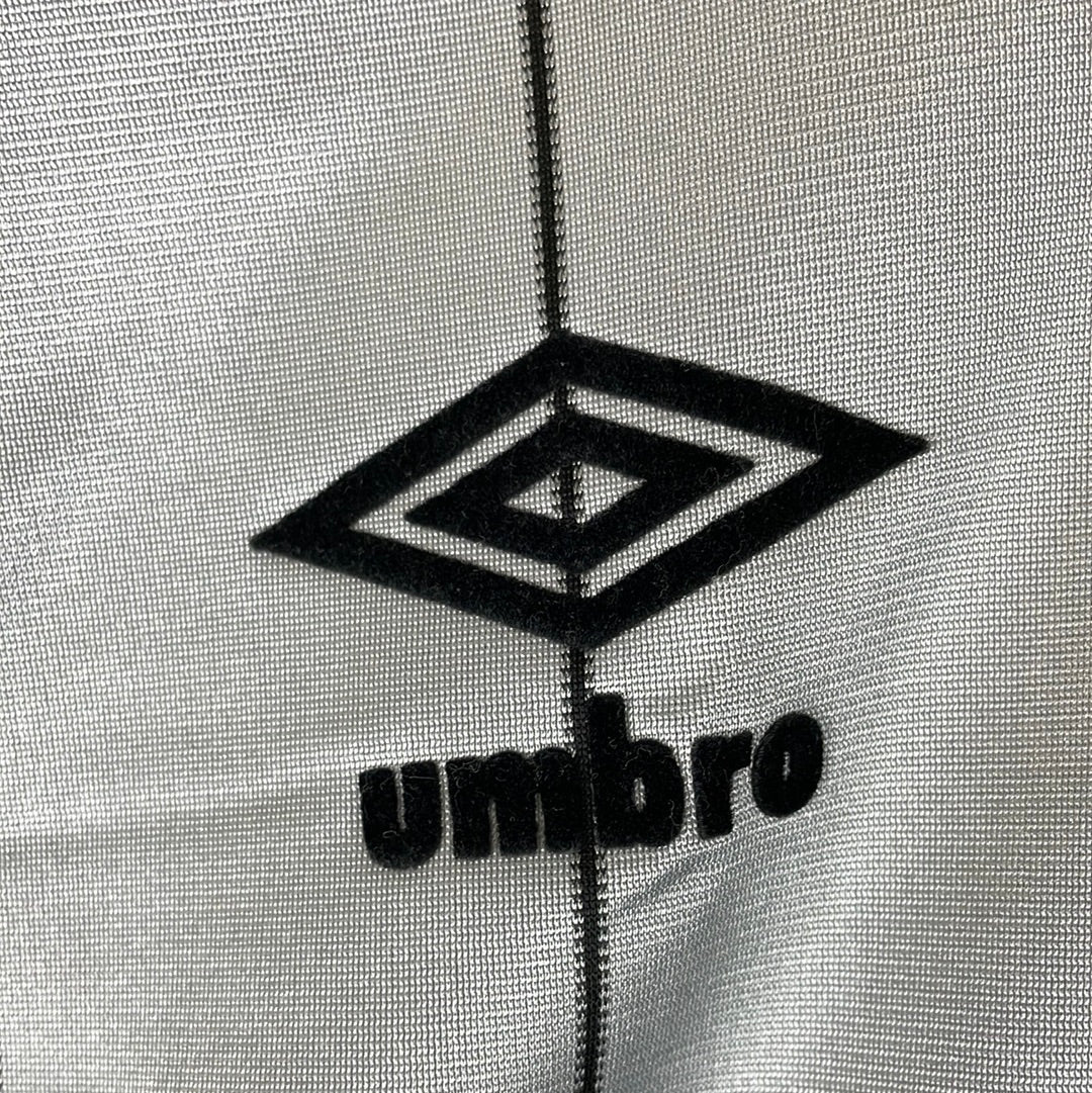 Felt umbro logo in black