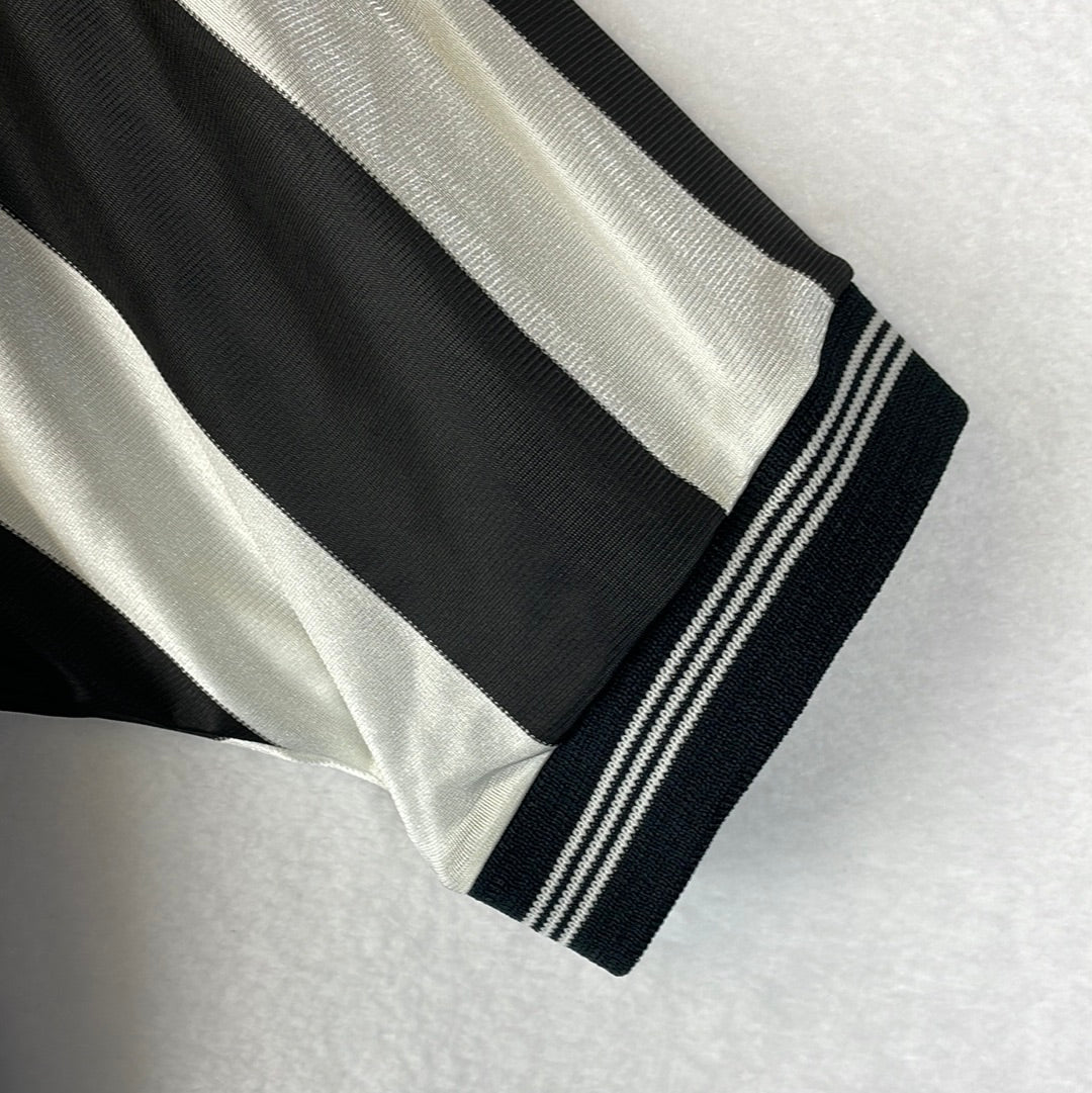 Right sleeve cuff