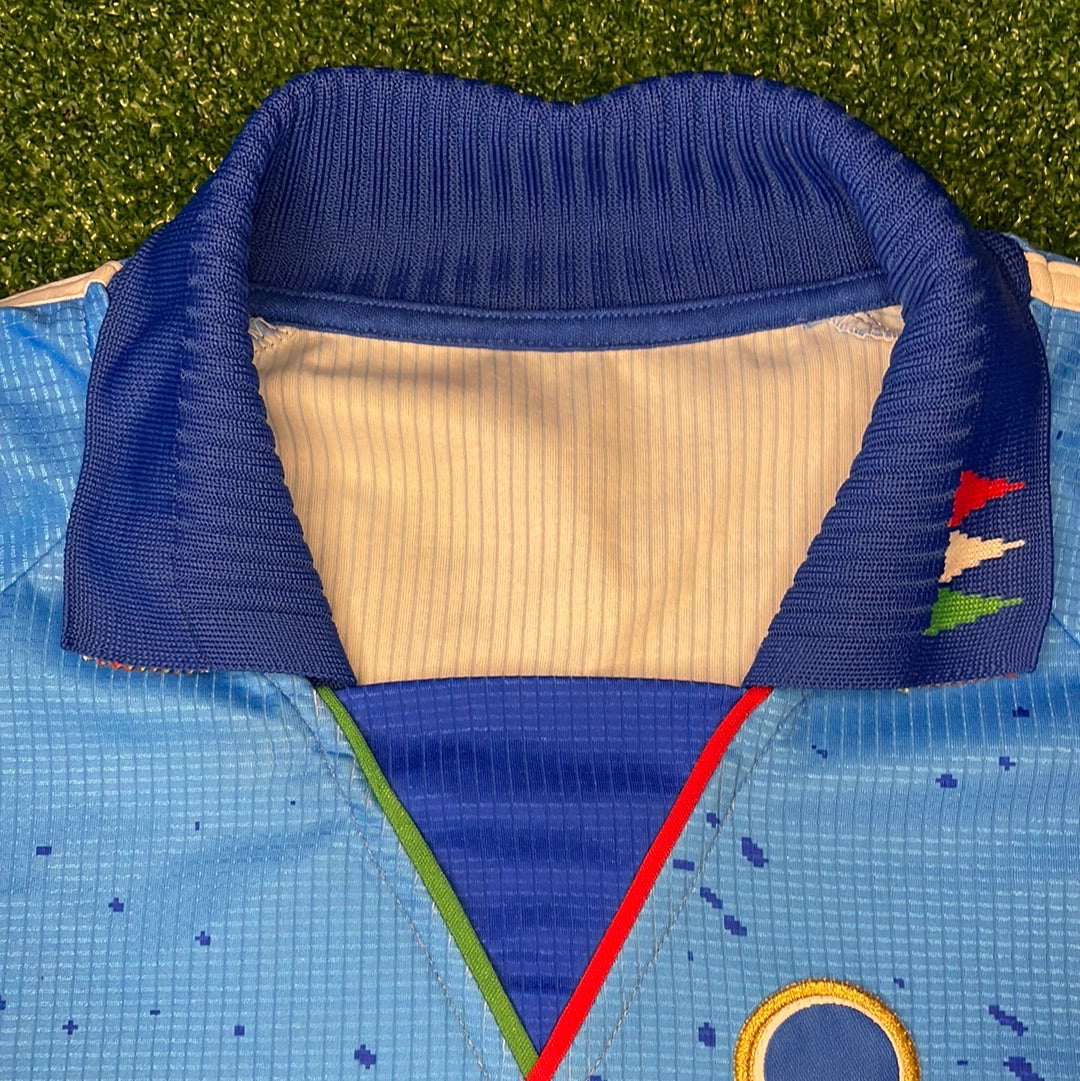 Plain neck, no bobbles on the collar