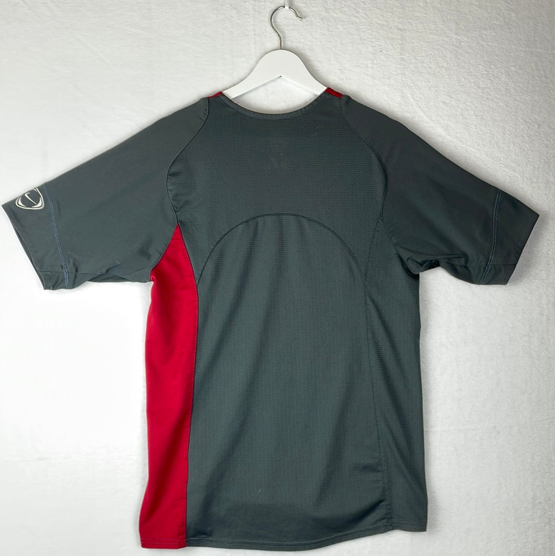 Manchester United 2001/2002 Training Shirt - Youth XL/ Small Adult - T90 Shirt