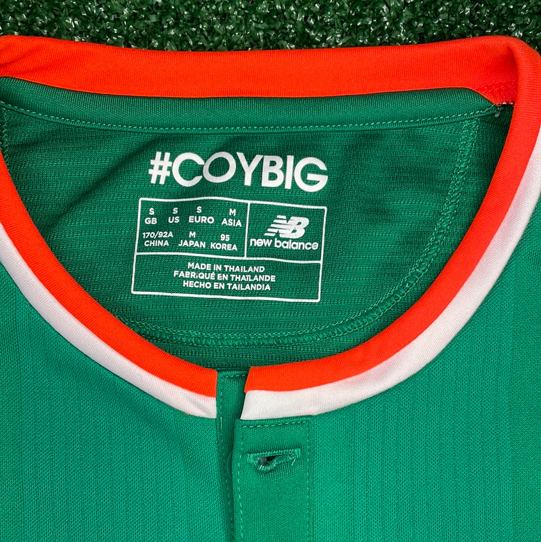 Size small neck print