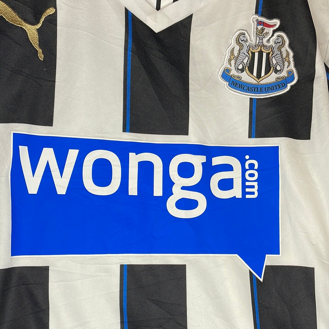Newcastle United 2013/2014 Home Shirt - Small Adult - Very Good Condition