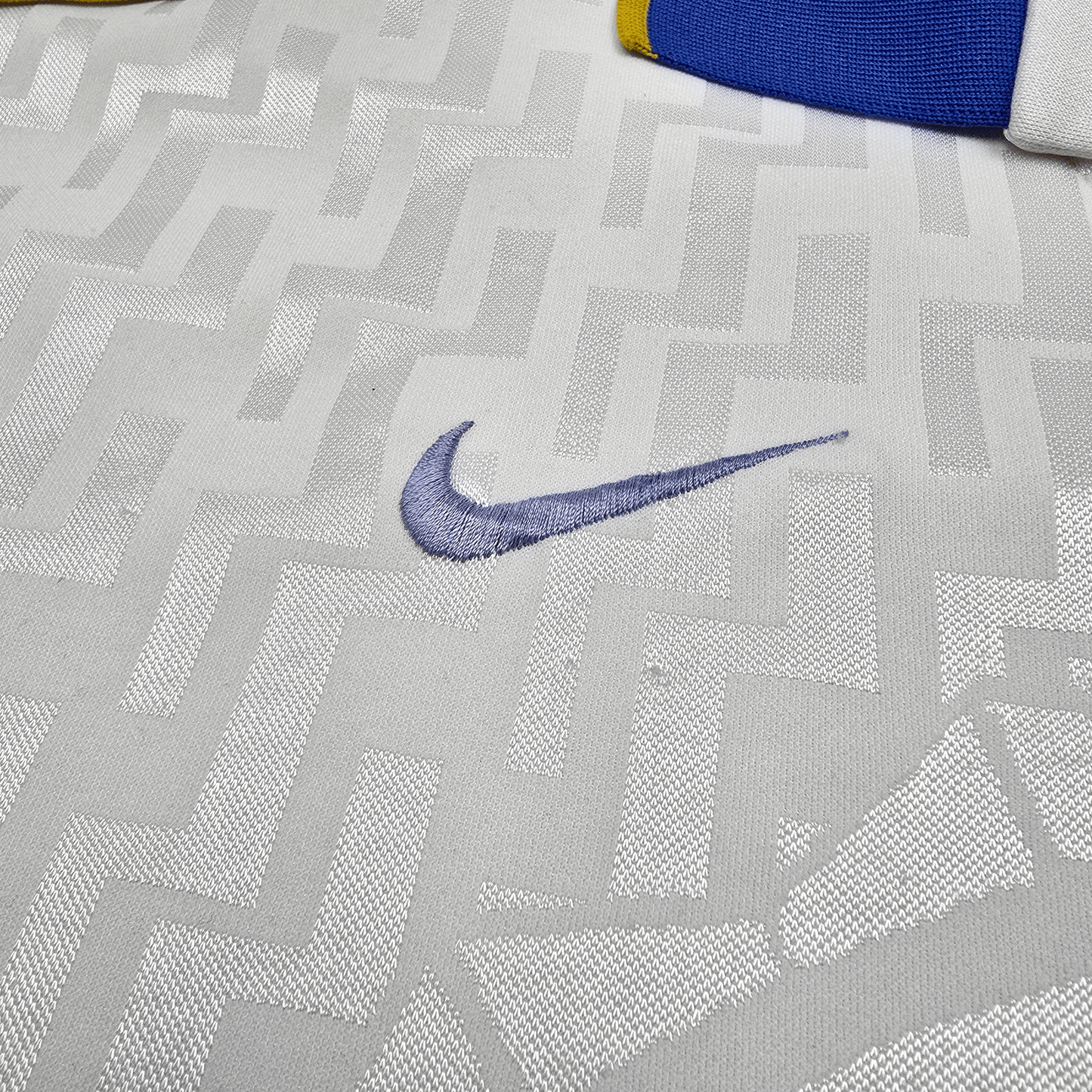 1995/96 Italy Away Football Shirt (L) Nike