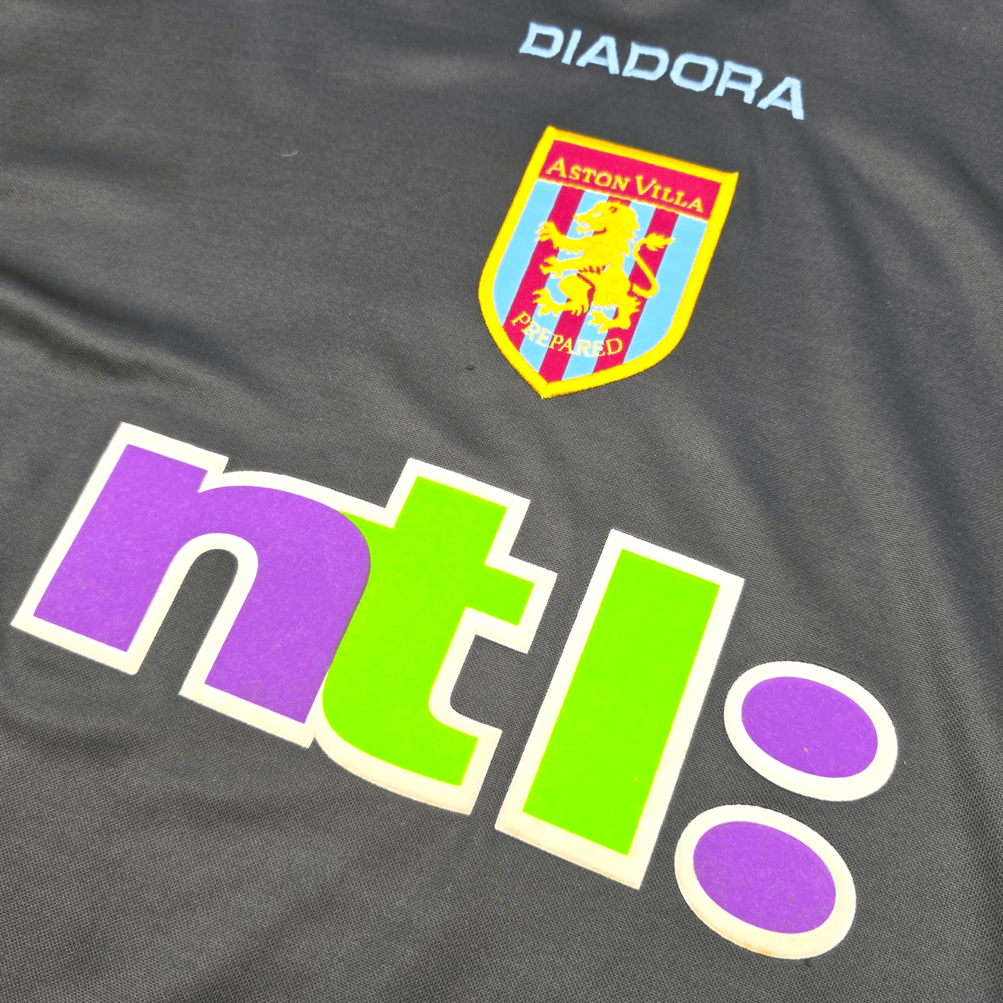 2000/01 Aston Villa Away Football Shirt (XL) Diadora #9 Dublin