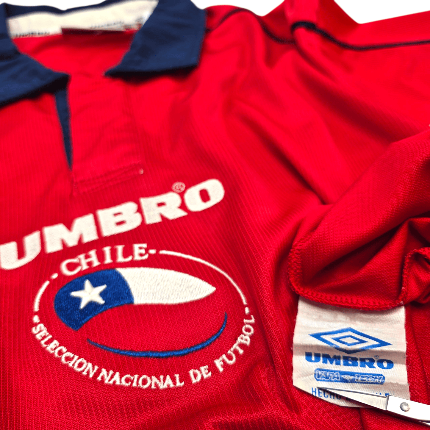 2000/01 Chile Home Football Shirt (XL) Umbro #9 Zamorano