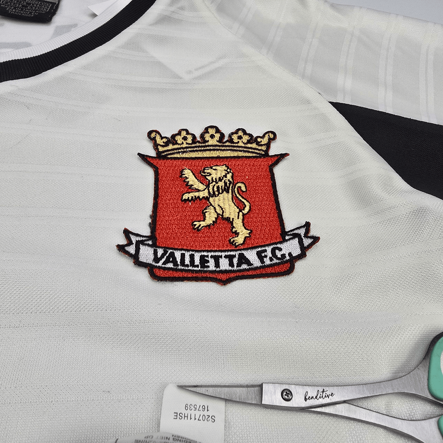 2000/01 Valletta Home Football Shirt (S) Nike