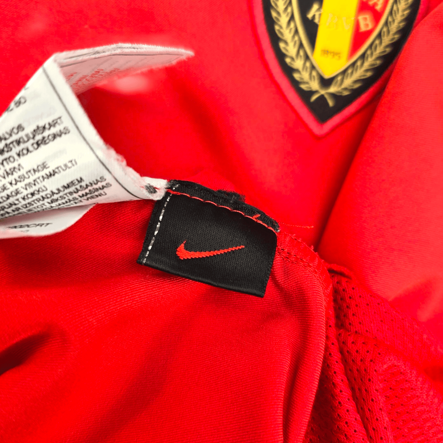 2002/04 Belgium Home Football Shirt (M) Nike #7 Wilmots