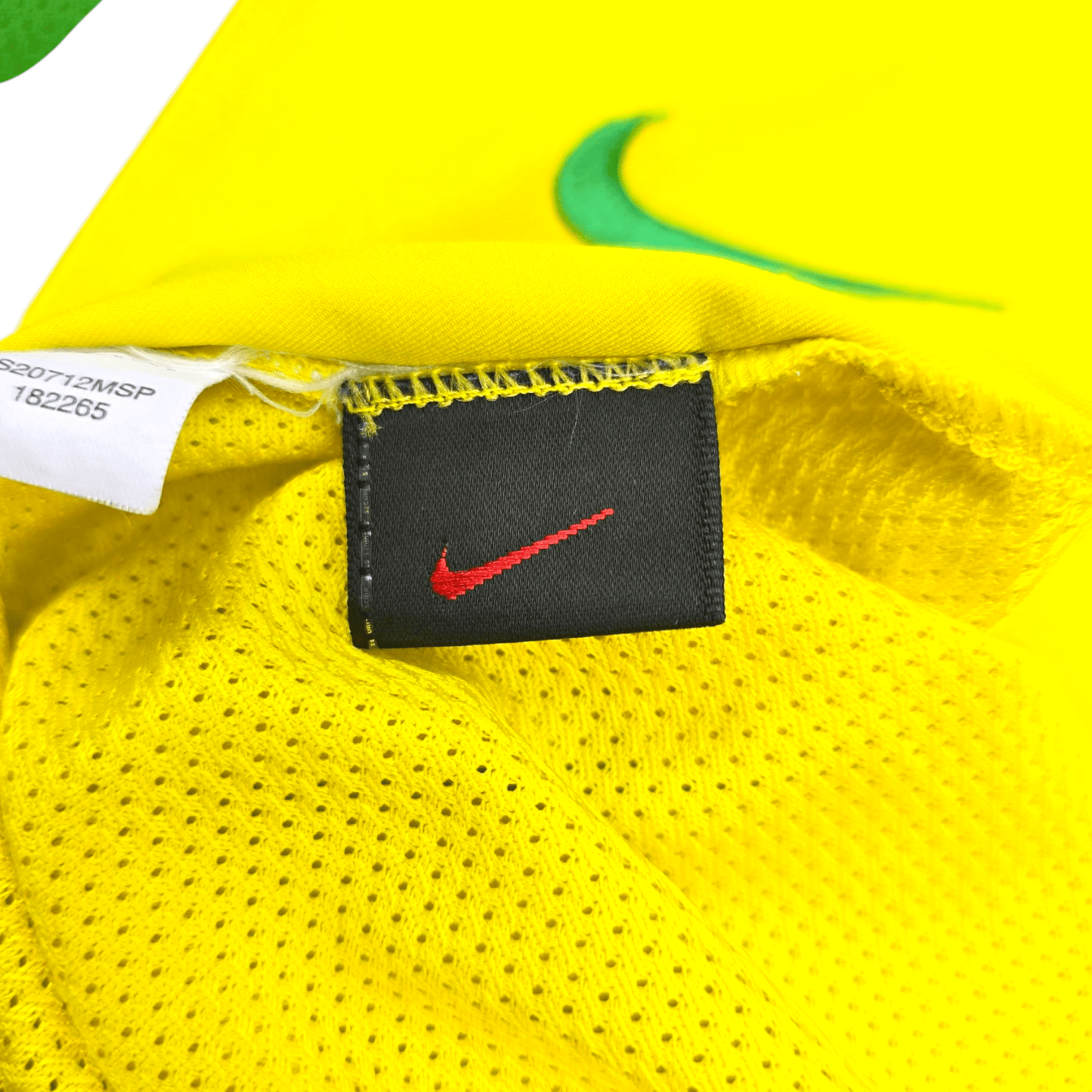 2002/04 Brazil Home Football Shirt (XL) Nike #9 Ronaldo