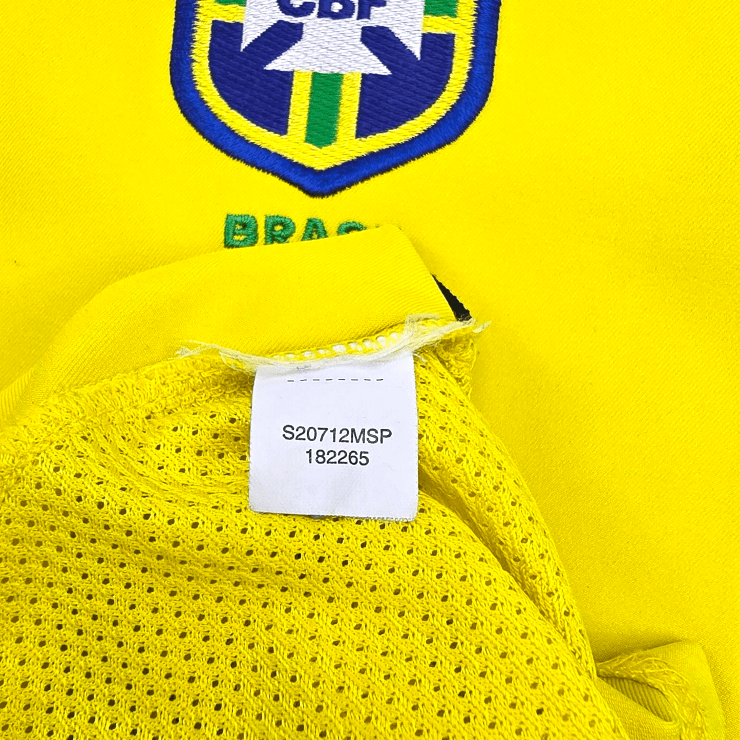2002/04 Brazil Home Football Shirt (XL) Nike #9 Ronaldo