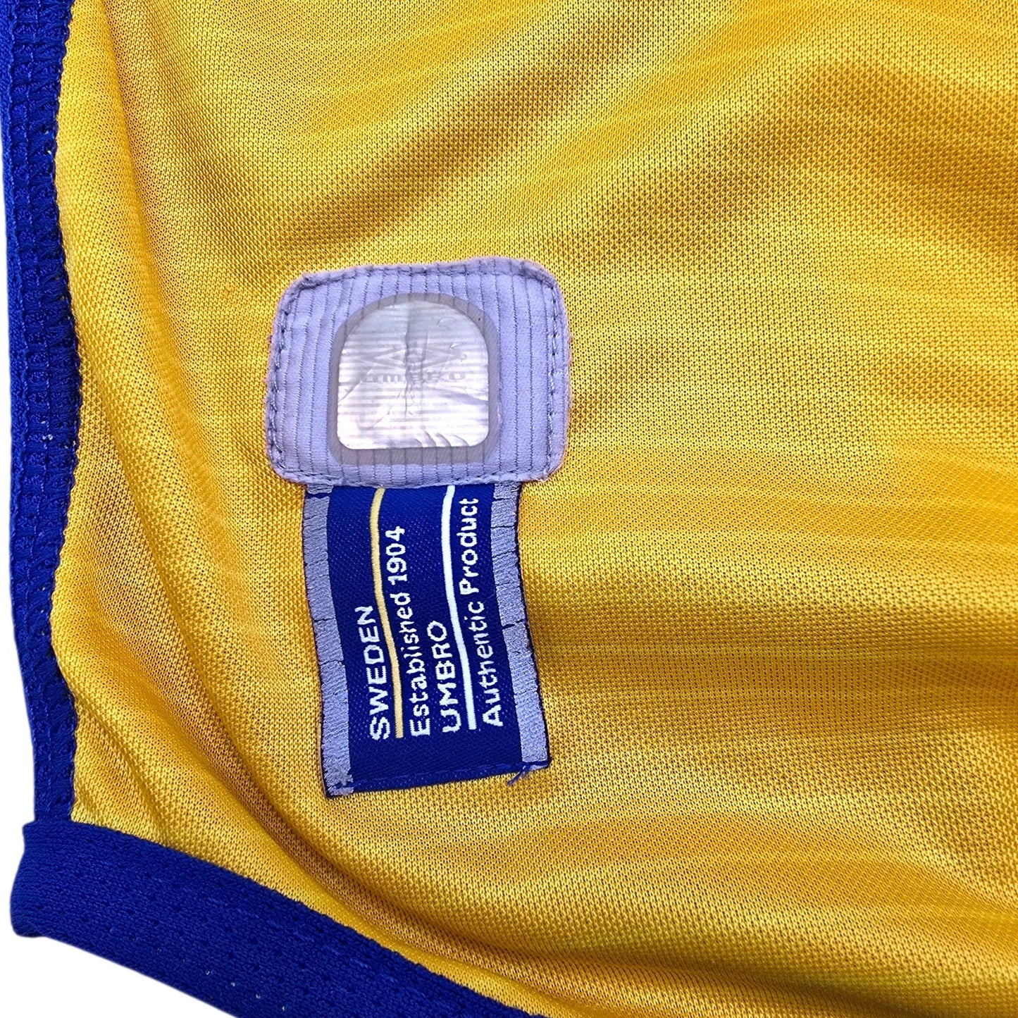 2003/04 Sweden Home Football Shirt (M) Umbro #10 Ibrahimovic