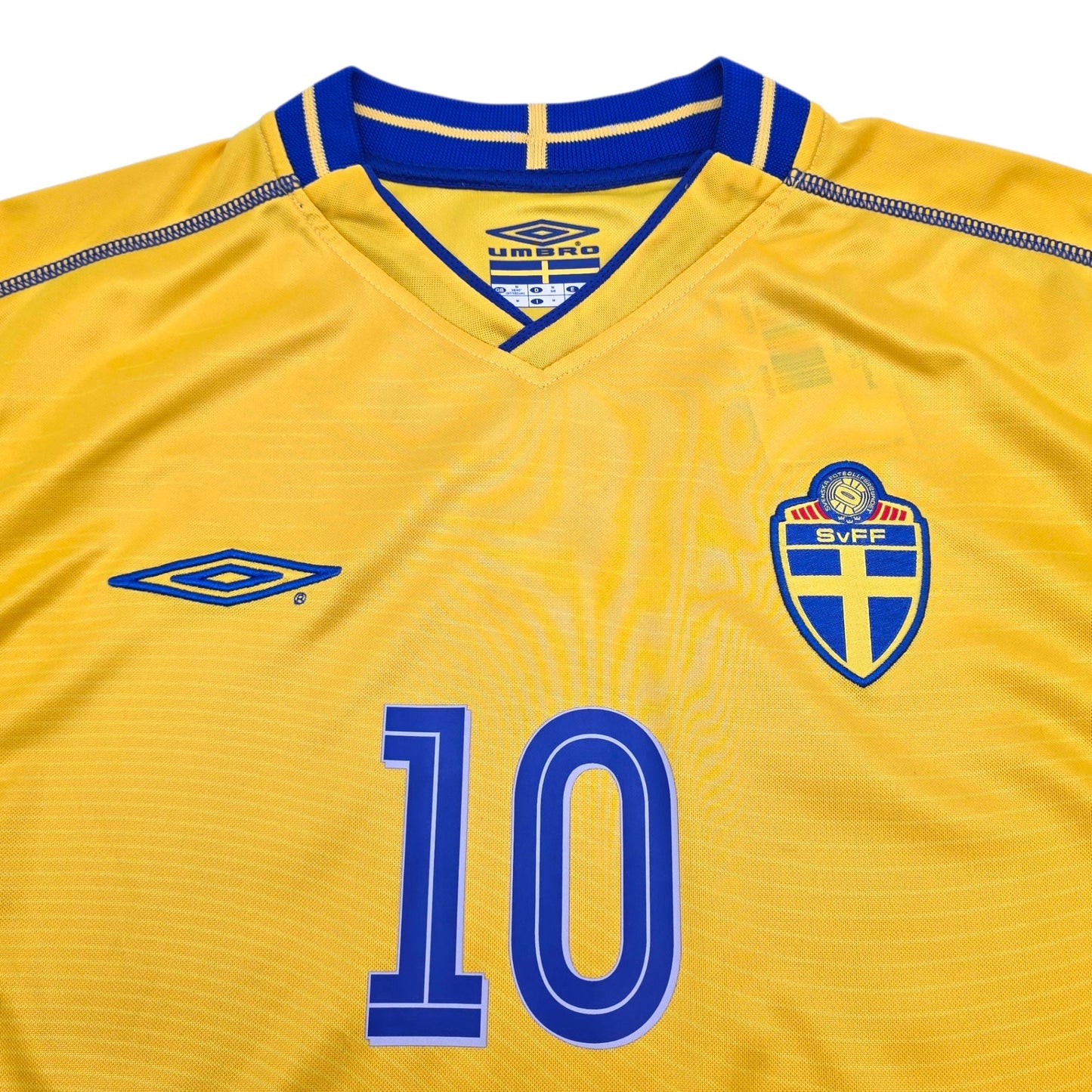 2003/04 Sweden Home Football Shirt (M) Umbro #10 Ibrahimovic