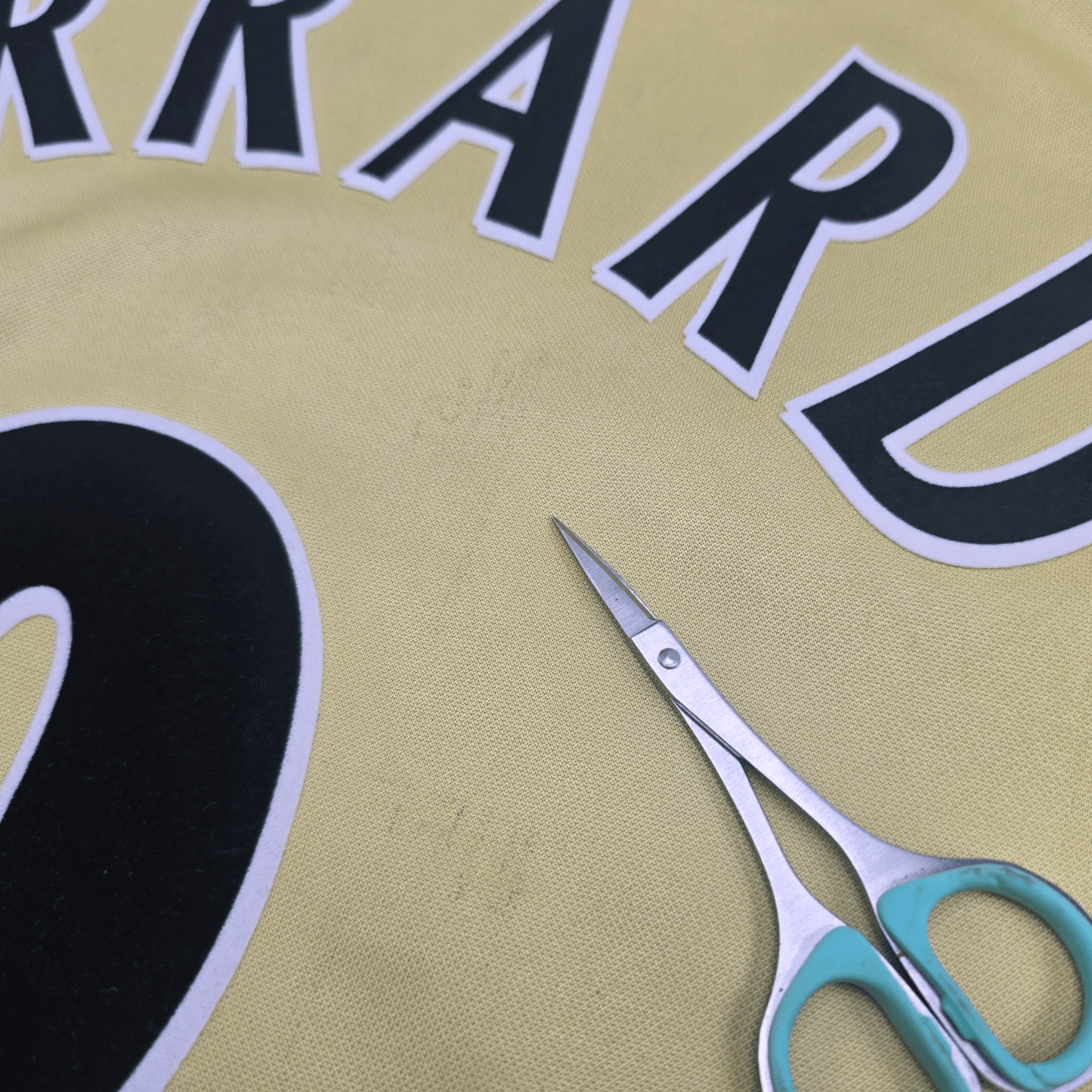 2004/06 Liverpool Away Football Shirt (L) Reebok #8 Gerrard