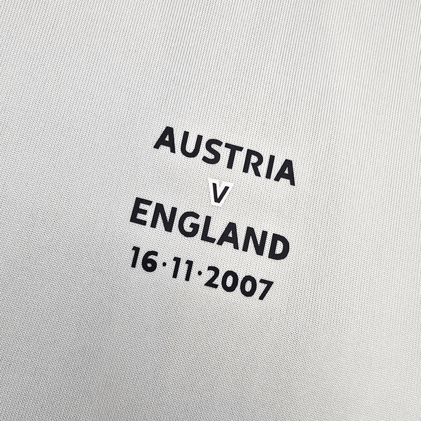 2007/09 England Home Football Shirt (XL) Umbro #4 Gerrard (BNWTs)